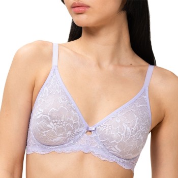 Triumph Amourette Charm W02 D1