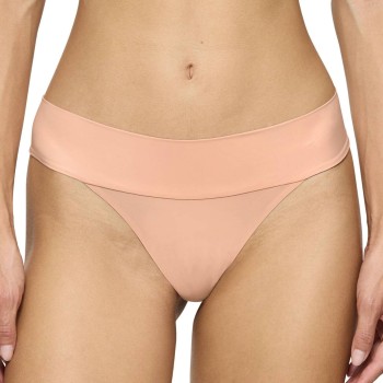 Triumph Body Make-Up Illusion String D1
